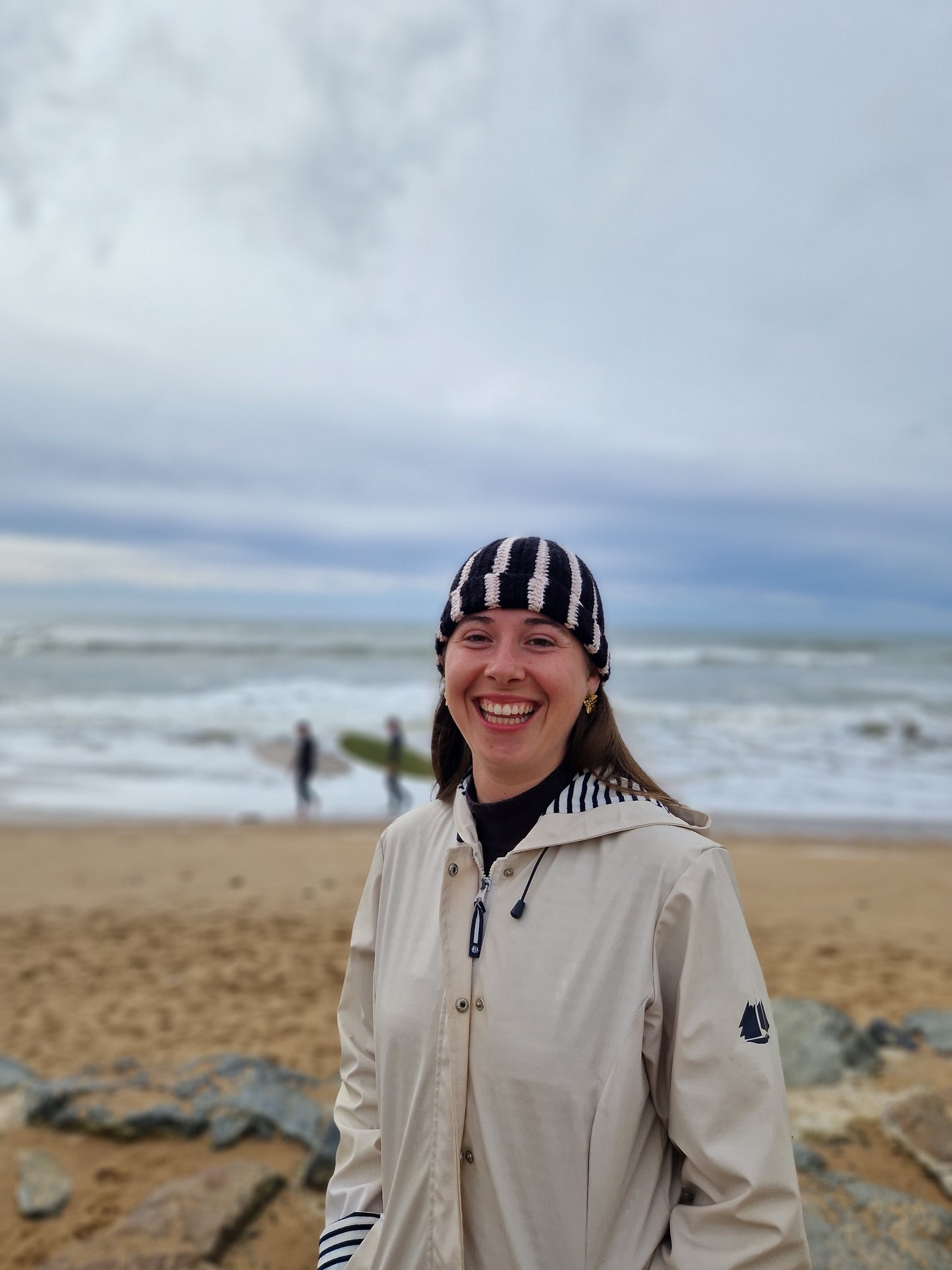 Accède à un patron tout niveaux pour réaliser ce super bonnet tendance et adaptable à toutes tailles 